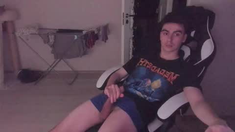 Snapshot of stralght_twinks chatting on 13, 10, 2025 Ray online show from 13, 10, 2025