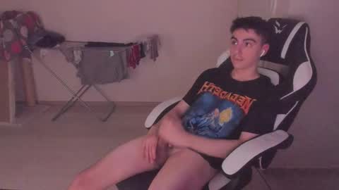 Snapshot of stralght_twinks chatting on 14, 10, 2025 Ray online show from 14, 10, 2025