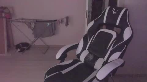 Snapshot of stralght_twinks chatting on 17, 10, 2025 Ray online show from 17, 10, 2025