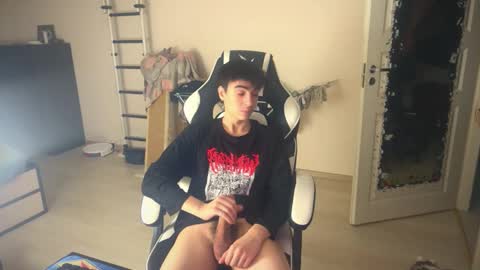 Snapshot of stralght_twinks chatting on 2, 12, 2025 Ray online show from 2, 12, 2025