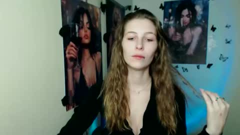 Snapshot of stranger_giirl chatting on 17, 11, 2025 Amalia online show from 17, 11, 2025