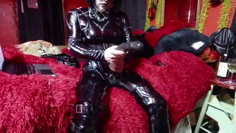 Snapshot of strangespence chatting on 24, 2, 2026 Mistress kinki online show from 24, 2, 2026