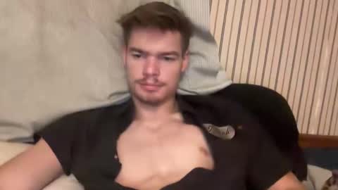 Snapshot of stratman301 chatting on 18, 11, 2025 stratman301 online show from 18, 11, 2025