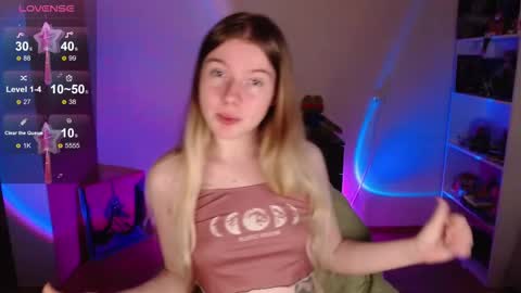 Snapshot of strawberry_juli chatting on 3, 10, 2025 Juli online show from 3, 10, 2025