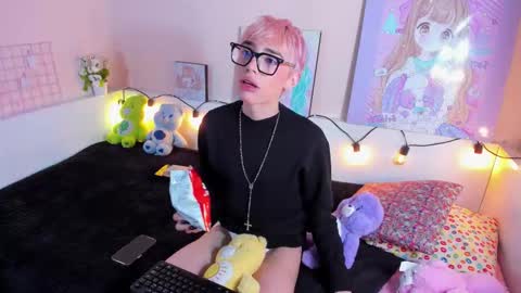 strawberry_kitty_ online show from 15, 11, 2025