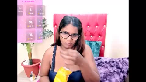 strawberry_lipz online show from 18, 9, 2025
