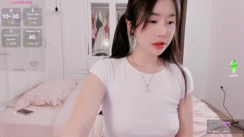 strawberry_loveee online show from 16, 10, 2025