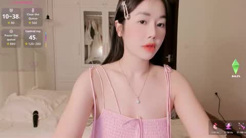 strawberry_loveee online show from 20, 10, 2025