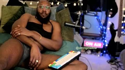 strongmellow online show from 27, 10, 2025