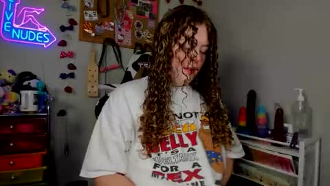 Snapshot of strwbby chatting on 18, 4, 2026 Strwbby online show from 18, 4, 2026