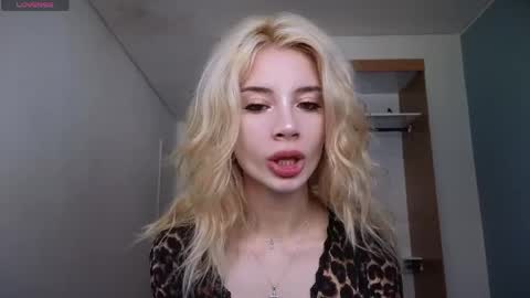 Sofa online show from 28, 3, 2026