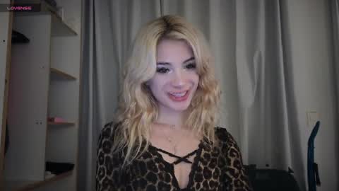 Sofa online show from 8, 4, 2026