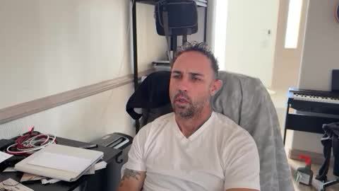 Snapshot of stukeswg chatting on 21, 4, 2026 Simon online show from 21, 4, 2026