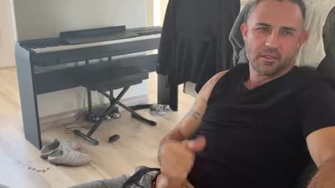 Snapshot of stukeswg chatting on 5, 8, 2026 Simon online show from 5, 8, 2026