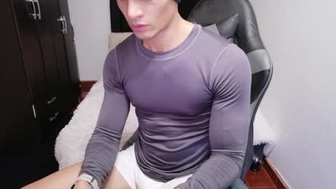 stylish man online show from 25, 5, 2026