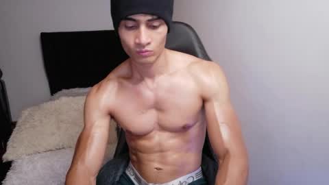 stylish man online show from 29, 5, 2026