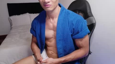 stylish man online show from 29, 5, 2026