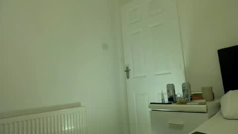 Snapshot of subcroydon chatting on 27, 3, 2026 subcroydon online show from 27, 3, 2026