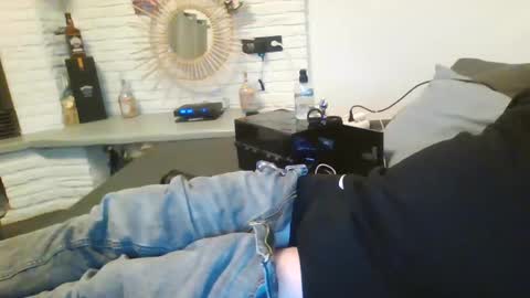 submissivguy online show from 17, 12, 2024