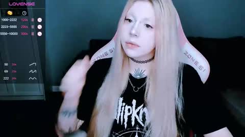 Snapshot of succubus_leslie chatting on 24, 10, 2025 succubus_leslie online show from 24, 10, 2025