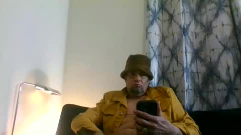 SUCKITU812 online show from 18, 12, 2024