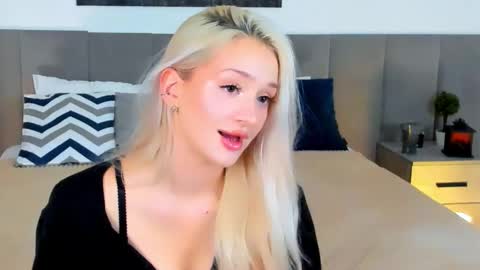 Snapshot of sugarwhisper chatting on 8, 10, 2025 sugarwhisper online show from 8, 10, 2025