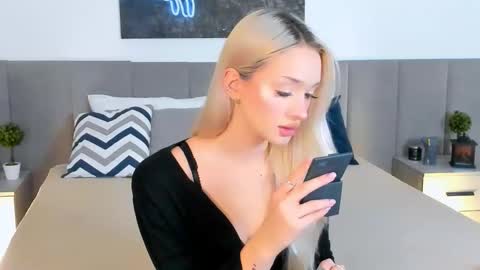 Snapshot of sugarwhisper chatting on 3, 11, 2025 sugarwhisper online show from 3, 11, 2025