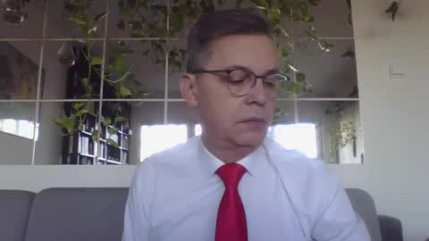 Snapshot of suit_elegant chatting on 30, 1, 2025 Suit tie horny online show from 30, 1, 2025