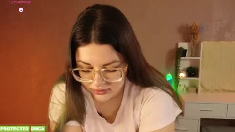 Tina. Im topless model  online show from 14, 4, 2026