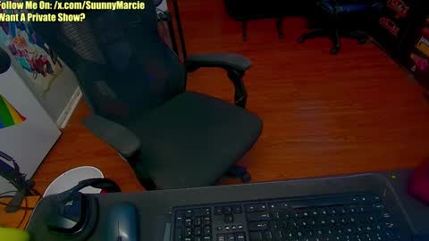 Sunny Marcie online show from 4, 3, 2025