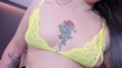 Snapshot of sunnypaytton chatting on 23, 11, 2025 Sunny online show from 23, 11, 2025