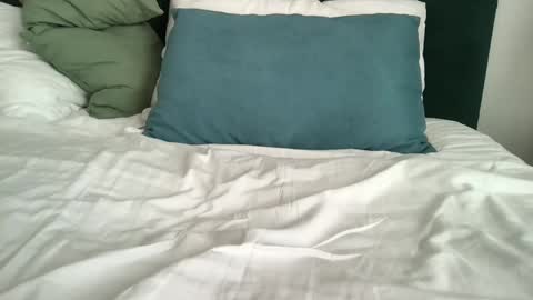 Eva See Bio  Dont forget to put your thumbs up. online show from 15, 1, 2025