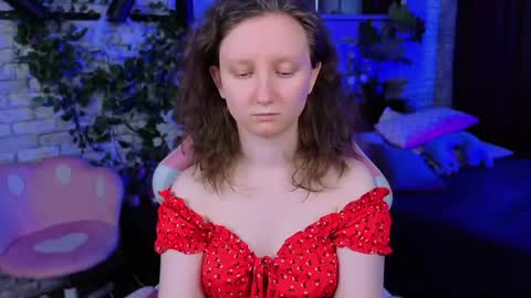 Snapshot of sunshine_blaze chatting on 25, 5, 2026 Alice online show from 25, 5, 2026