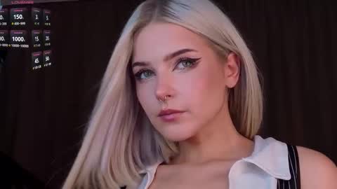 Snapshot of sunshinegirlx chatting on 19, 9, 2025 Alice online show from 19, 9, 2025