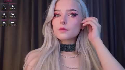 Snapshot of sunshinegirlx chatting on 15, 10, 2025 Alice online show from 15, 10, 2025