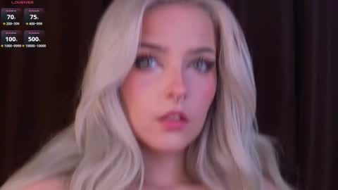 Snapshot of sunshinegirlx chatting on 26, 10, 2025 Alice online show from 26, 10, 2025