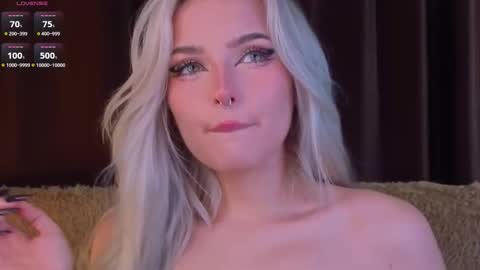 Snapshot of sunshinegirlx chatting on 15, 11, 2025 Alice online show from 15, 11, 2025