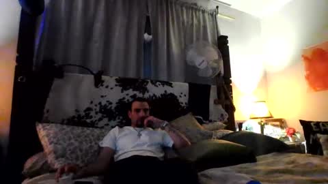 Snapshot of superd512 chatting on 30, 12, 2024 Guero Cash online show from 30, 12, 2024