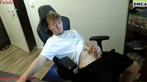 Snapshot of superden96 chatting on 18, 7, 2026 Denny online show from 18, 7, 2026