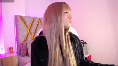 Snapshot of susan_hottye_ chatting on 17, 12, 2024 Susan online show from 17, 12, 2024