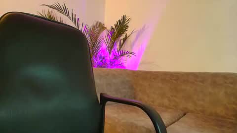 Snapshot of susana_hank chatting on 12, 11, 2025 susana online show from 12, 11, 2025