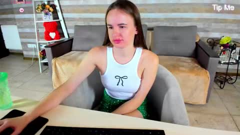 Snapshot of susansmitt chatting on 4, 10, 2025 susansmitt online show from 4, 10, 2025