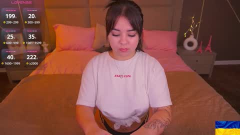 Snapshot of susiewood chatting on 23, 11, 2025 Susie online show from 23, 11, 2025