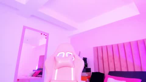 Snapshot of sussan_nicolle1 chatting on 8, 11, 2025 Sussan Nicole online show from 8, 11, 2025