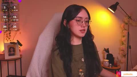 Snapshot of suzumi_ chatting on 13, 10, 2025 Jadde online show from 13, 10, 2025