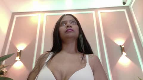 Snapshot of suzyfox chatting on 15, 3, 2026 Suzy online show from 15, 3, 2026