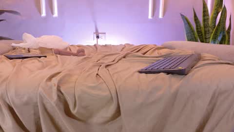 Snapshot of suzyfox chatting on 27, 3, 2026 Suzy online show from 27, 3, 2026