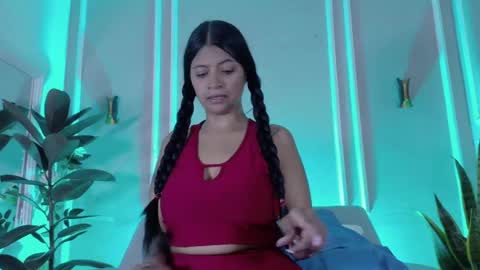 Snapshot of suzyfox chatting on 11, 4, 2026 Suzy online show from 11, 4, 2026