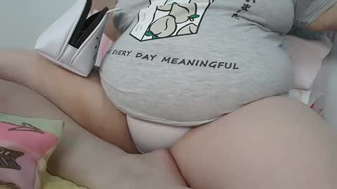 Snapshot of suzyitsstunning23 chatting on 30, 12, 2024 suzy online show from 30, 12, 2024