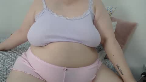 Snapshot of suzyitsstunning23 chatting on 19, 9, 2025 suzy online show from 19, 9, 2025